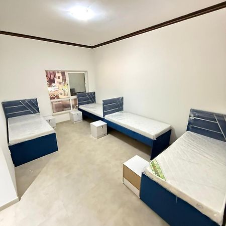 Backpackers Heaven ! 18 Beds In A 2 Bedroom Apartment In Front Of Union Metro Station Diera Дубай Екстериор снимка